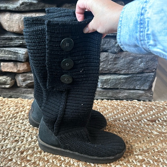 UGG Shoes - UGG Cardy boots black knit size 7